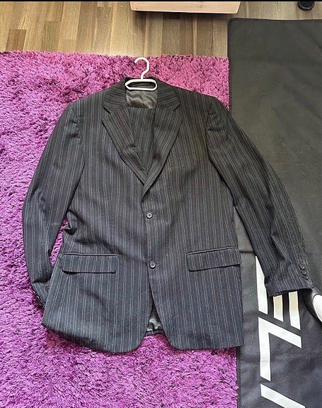 Musta puku valkoisilla raidoilla, ST. JACQUES by Turo Tailor, koko XL-XXL