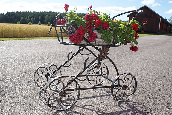 Koristeellinen kukkakärry