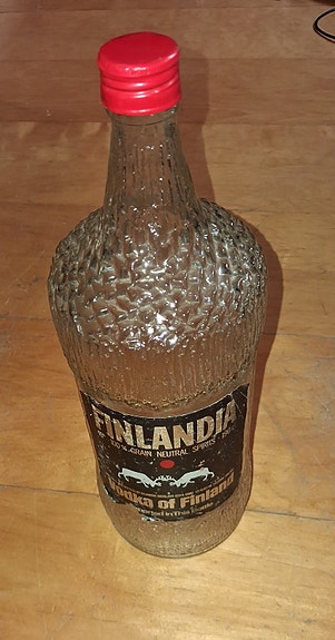 Finlandia vodka Wirkkalan pullo