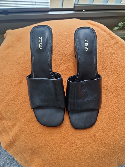 Guess sandaalit