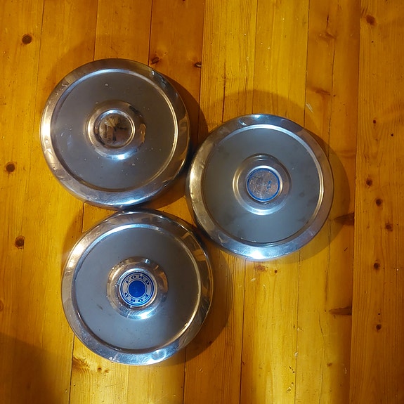 Ford pölykapselit / vanteiden keskikupit