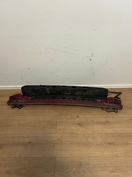 Subaru Forester etutörmäyspalkki