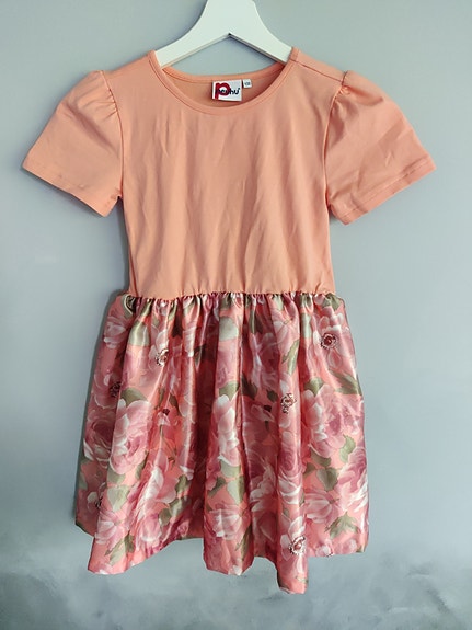 Lasten mekko, koko 120 cm