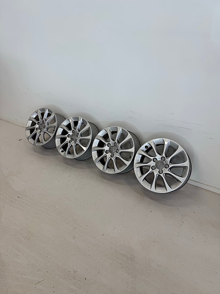 Alkuperäiset Audi 16" alumiinivanteet 5x112 (8V0601025BM)