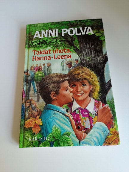 Kirja Anni Polva. "Taidat uhota Hanna-Leena"