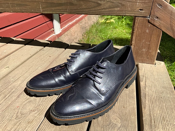 Tummansiniset ECCO-kengät 40