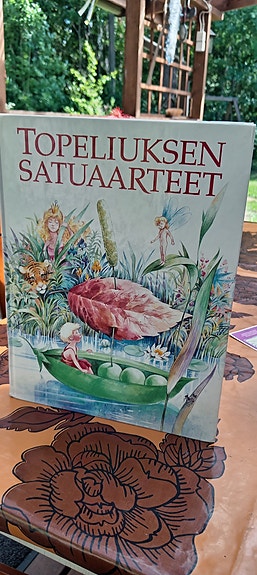 Topeliuksen satuaarteet satukirja