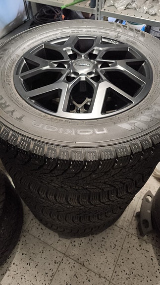 MAK 16" vannesarja 225/65R16C NOKIAN C4 nastarenkailla