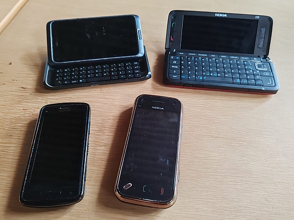 Nokia   RETRO puhelimet  Kerääjille  E90,  E7,  N97,  C6