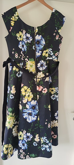 Satiini mekko