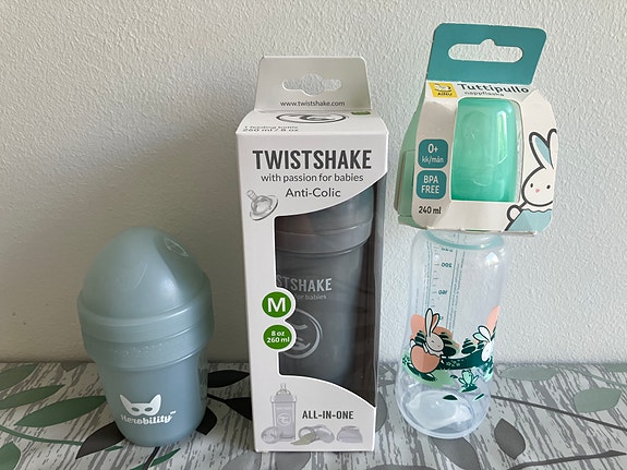 Käyttämättömät tuttipullot Herobility, Twistshake ja Ainu