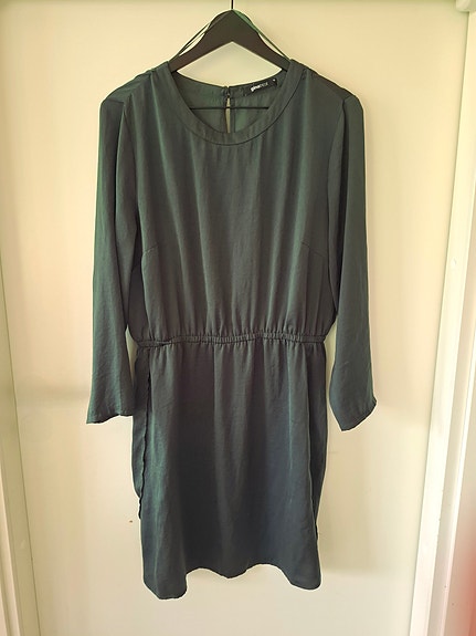 Gina Tricot mekko 40
