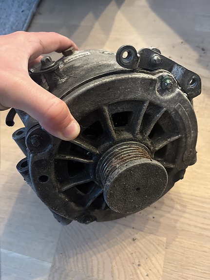 w210 mercedes vesijäähdytteinen laturi