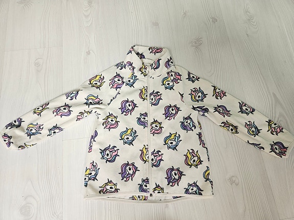 Hyväkuntoinen Unicorn fleece 110/116