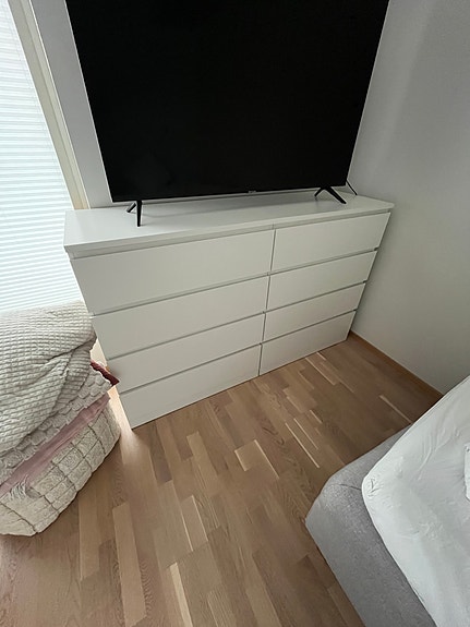 2 IKEA MALM-lipastoa