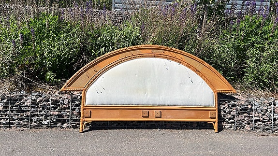 DUX sängynpääty rottinkinen kaareva