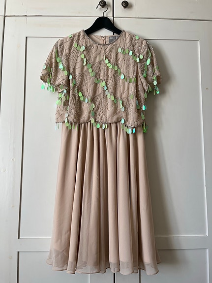 ASOS beige juhlamekko /mekko jossa kiiltävät vihreät paljetit koko 36 / S