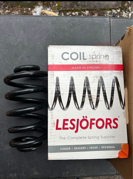 Audi A4 Lesjöfors takajousi coil spring