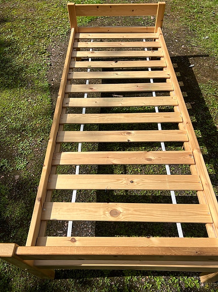 Sänky, puuta 80cm * 200cm