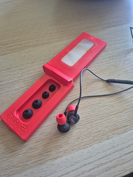 AKG nappikuulokkeet