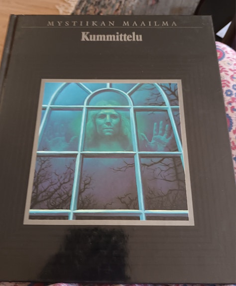 Kirja: Mystiikan maailma. Kummittelu.