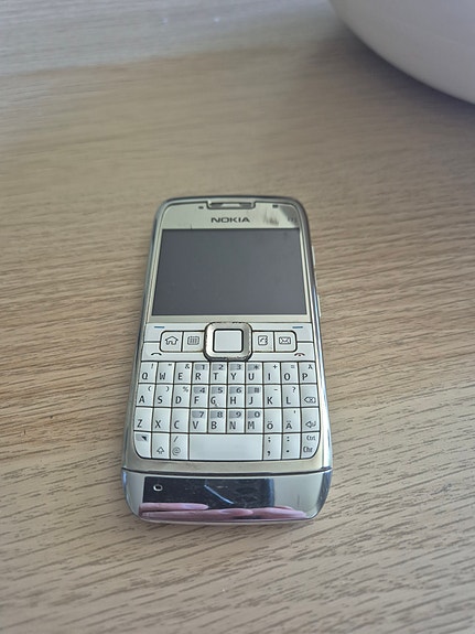 Nokia E71