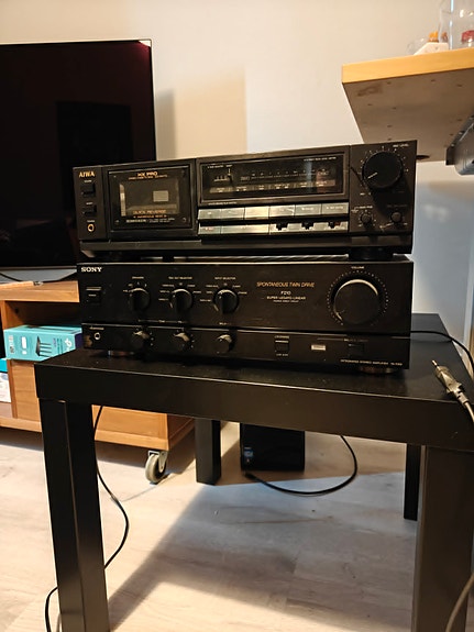 Kasettidekki AIWA AD-R479E, Vahvistin Sony TA-F210
