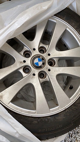 BMW E90 alkuperäiset 16” alumiinivanteet (Style 156) kesärenkailla 5x120
