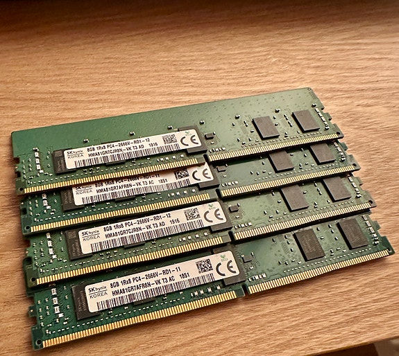 SK Hynix 32GB (4x8) DDR4 2666MHz ECC | Tori