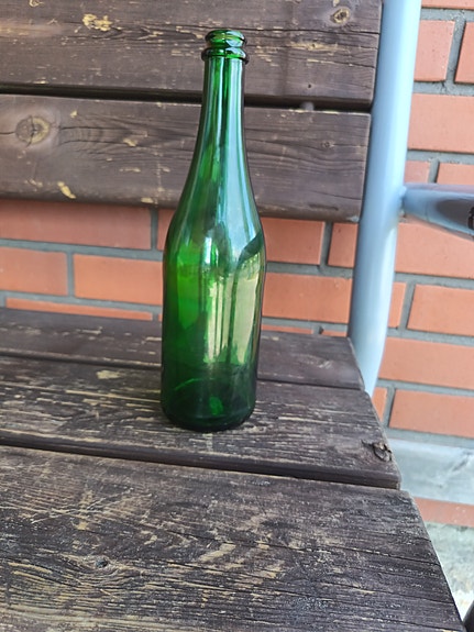 Vihreä lasipullo