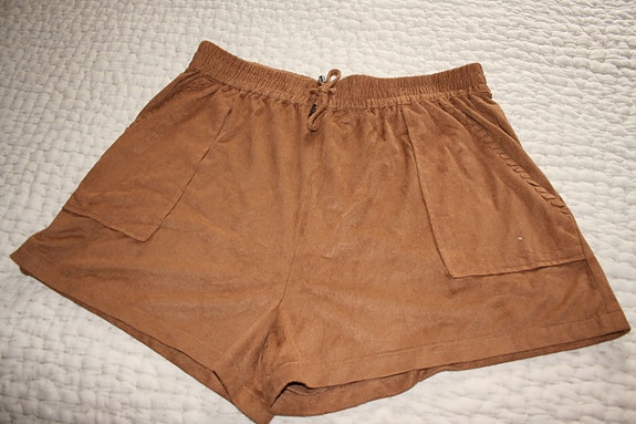 Ruskeat shortsit