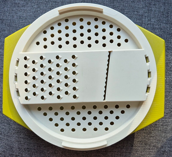 Vintage Tupperware raastinsarja (kulho + raastin)