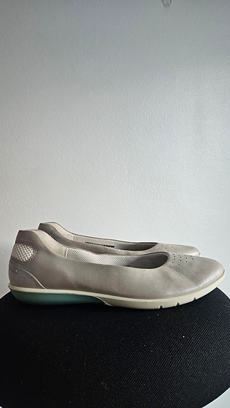 Ecco ballerinat, 39