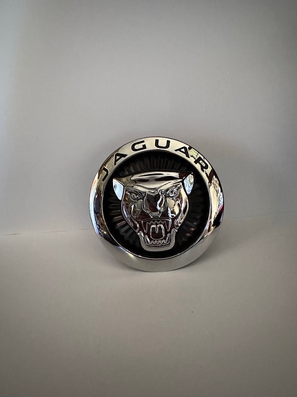 Jaguar keulamerkki XE, XF