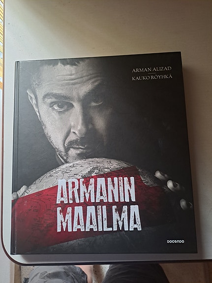 Armanin maailma kirja.Arman Alizad/Kauko Röyhkä
