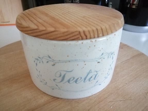 Pentik Halla Teetä purkki
