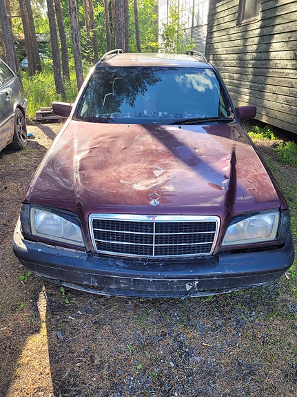Mercedes-Benz w202 Varaosiksi