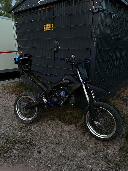 Myykää kilvellinen derbin/apikan/gileran runko