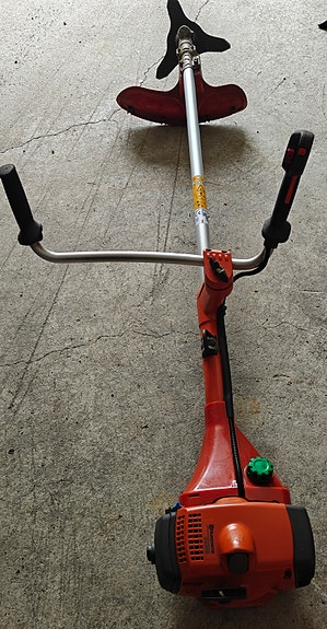 Husqvarna raivaussaha varusteineen