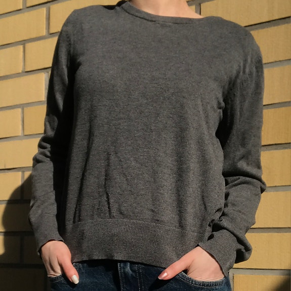 Harmaa neule