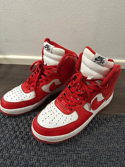 Nike Air korkeavartiset tennarit koko 45 punavalkoinen