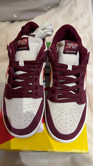 Nike dunk sb skate like a girl