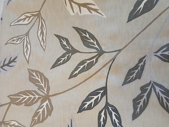 Vallila Lehmusto, beige, lehtikuvioinen verhokangas