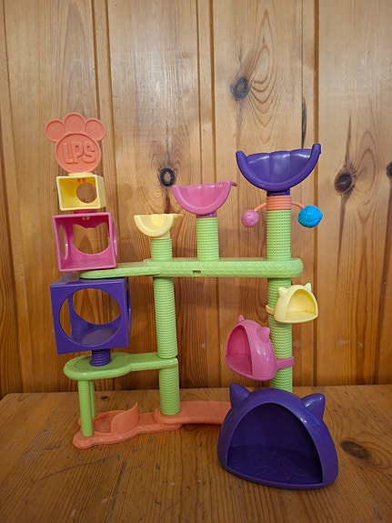 Littlest Pet Shop Kissojen kiipeilypuu ja kaksi kissaa