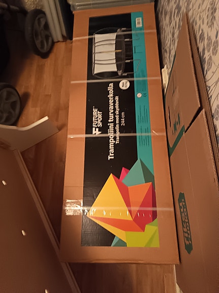 Trampoliini suojaverkolla, Pietarsaari