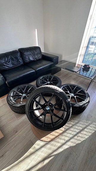 BMW alkuperäiset M Performance 19” vanteet + Nokian Hakkapeliitta R5