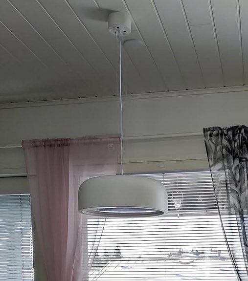 Valkoinen riippuva kattovalaisin