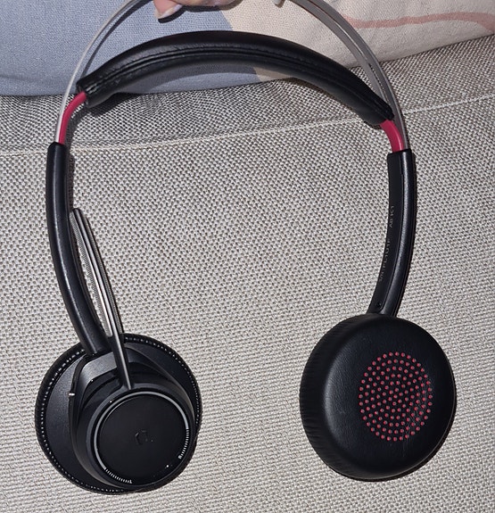 Plantronics / Poly Voyager Focus -kuulokkeet