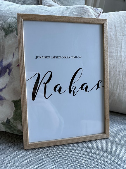Jokaisen lapsen oikea nimi on Rakas - juliste ja kehys