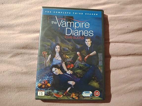 The Vampire Diaries kausi 3 DVD-boxi